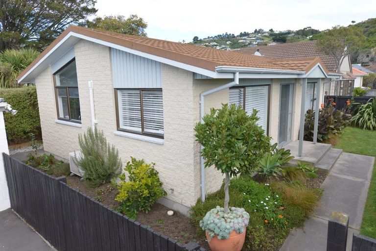 Photo of property in 2/11 Taupata Street, Redcliffs, Christchurch, 8081