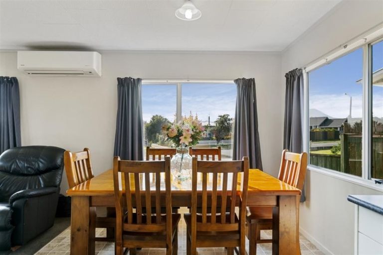 Photo of property in 104 Richmond Avenue, Richmond Heights, Taupo, 3330