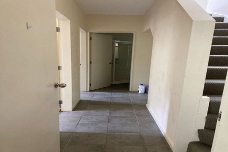 Photo of property in 2/39 Onslow Road, Khandallah, Wellington, 6035