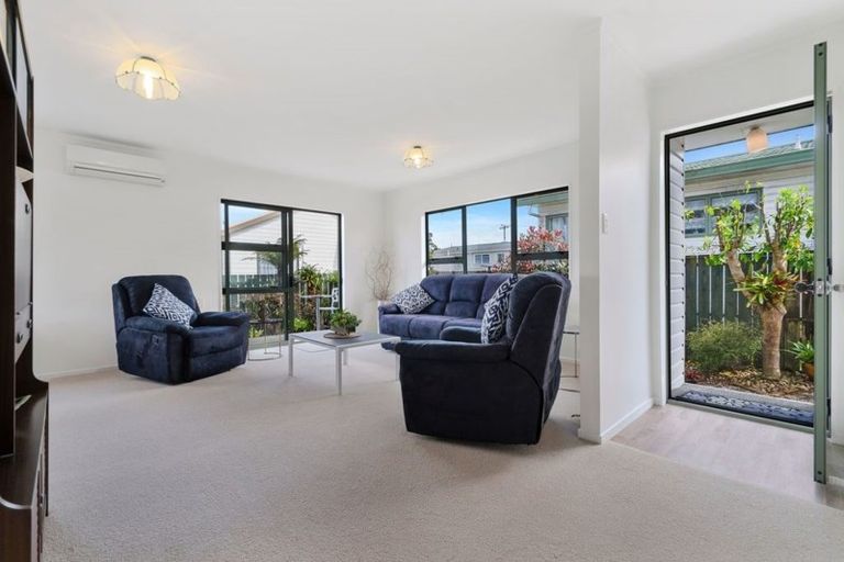 Photo of property in 2/21 Alexander Street, Papakura, 2110