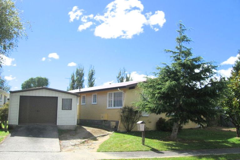 Photo of property in 35 Blueberry Grove, Timberlea, Upper Hutt, 5018