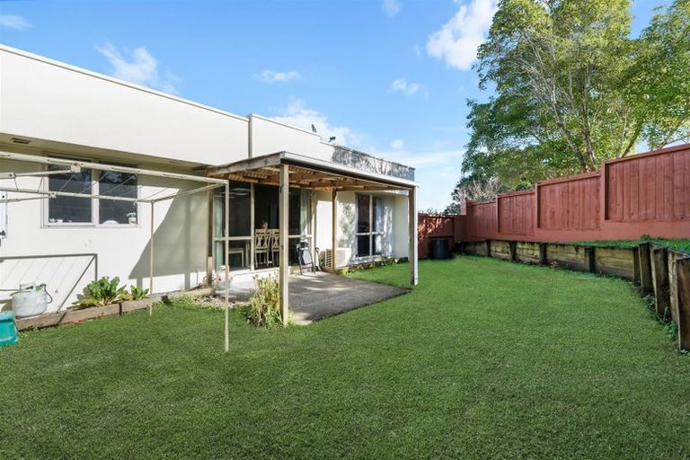 Photo of property in 1/322 West Coast Road, Glen Eden, Auckland, 0602