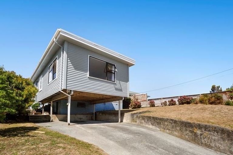 Photo of property in 18 Bell Street, Tawa, Wellington, 5028