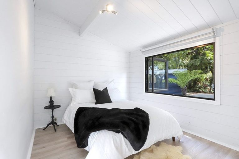 Photo of property in 192 Mountain Road, Henderson Valley, Auckland, 0612