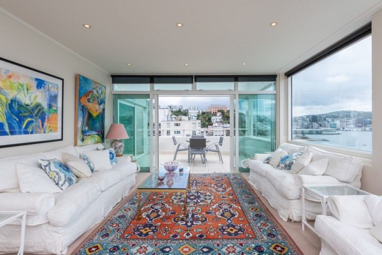 Photo of property in Oriana Apartments, 248 Oriental Parade, Oriental Bay, Wellington, 6011