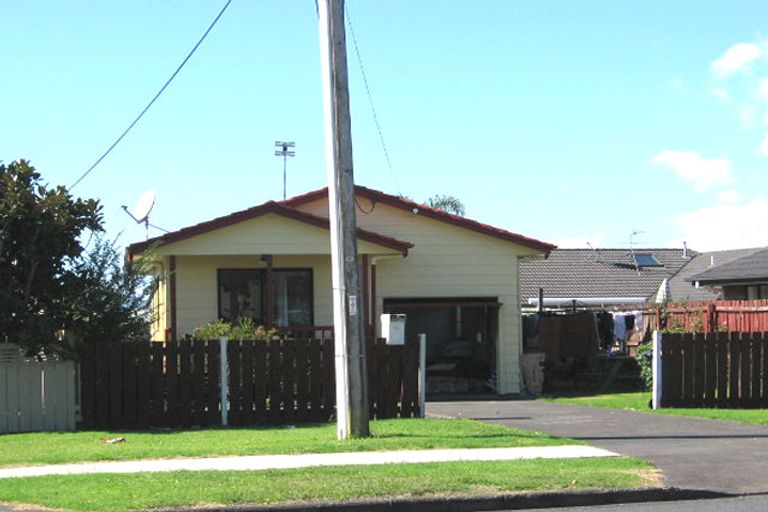 Photo of property in 32 Beach Road, Te Atatu Peninsula, Auckland, 0610