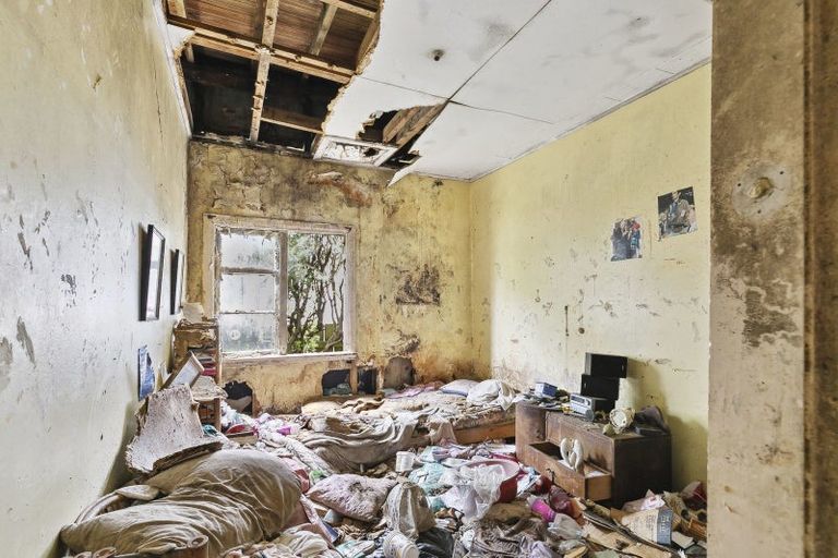 Photo of property in 87 Maupuia Road, Maupuia, Wellington, 6022