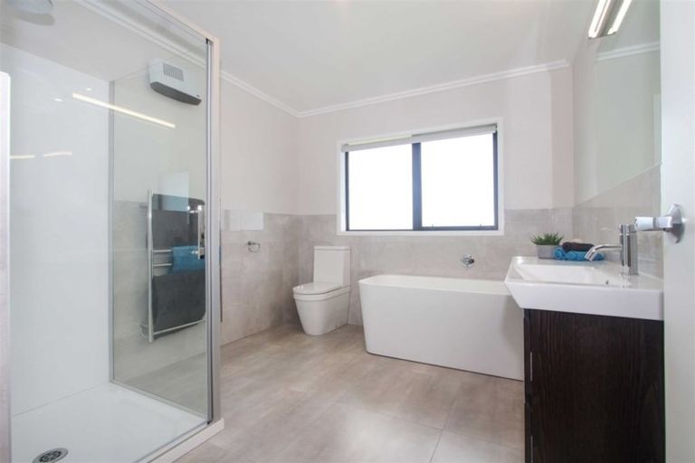 Photo of property in 202l Ingram Road, Bombay, Drury, 2579