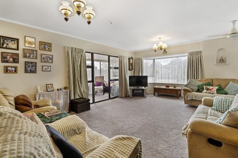 Photo of property in 32 Eruini Street, Waikanae Beach, Waikanae, 5036