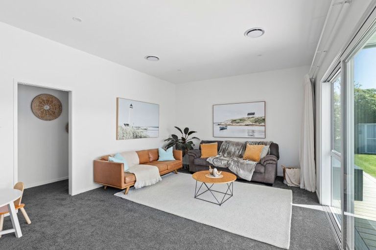 Photo of property in 12 Kowhai Street, Strandon, New Plymouth, 4312