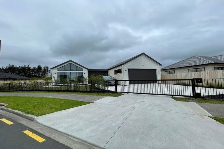 Photo of property in 6 Paihere Street, Huapai, Kumeu, 0810