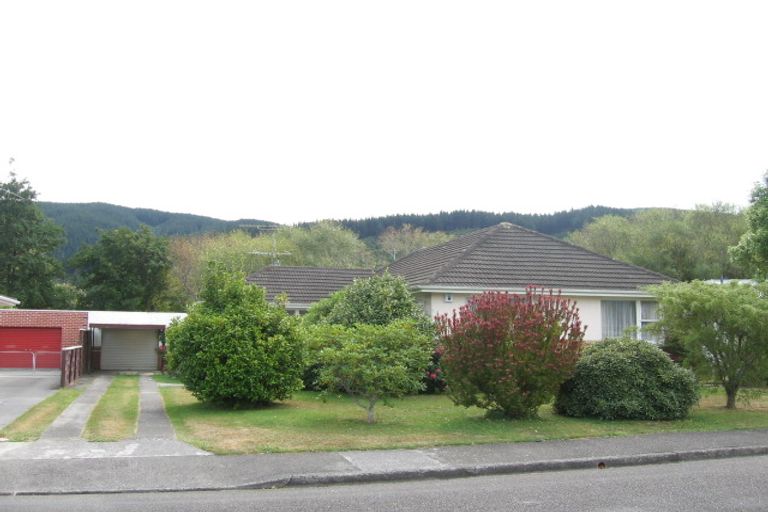 Photo of property in 56 Whirinaki Crescent, Heretaunga, Upper Hutt, 5018