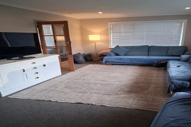 Photo of property in 35 Pokohiwi Road, Normandale, Lower Hutt, 5010
