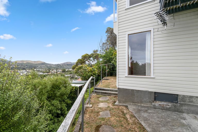 Photo of property in 19 Summit Road, Fairfield, Lower Hutt, 5011