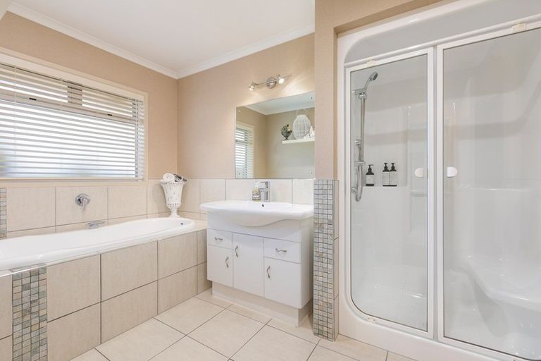 Photo of property in 38 Merriman Place, Pyes Pa, Tauranga, 3112