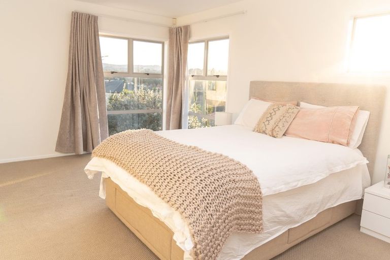 Photo of property in 8 Roy Maloney Drive, Henderson, Auckland, 0612