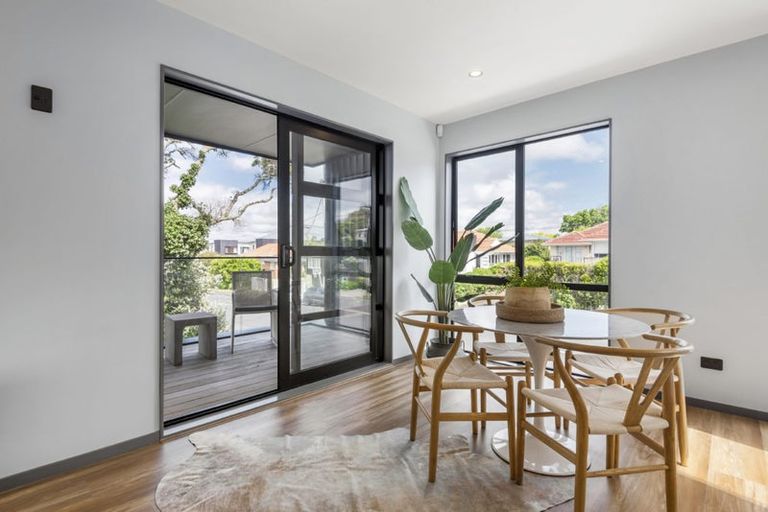 Photo of property in 2/33 Williamson Avenue, Belmont, Auckland, 0622