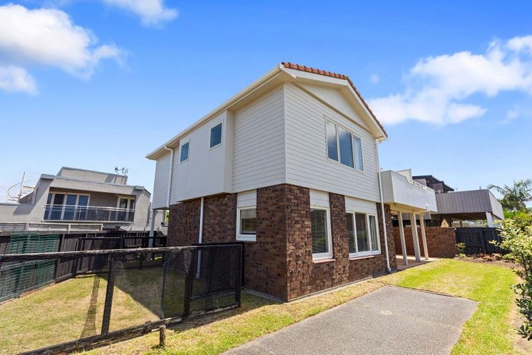 Photo of property in 1/186 Marine Parade, Mount Maunganui, 3116