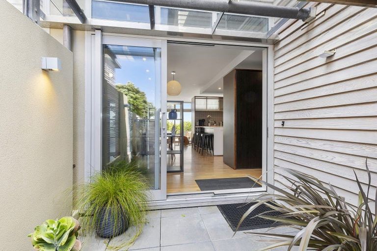 Photo of property in 17 Boardwalk Lane, Seatoun, Wellington, 6022