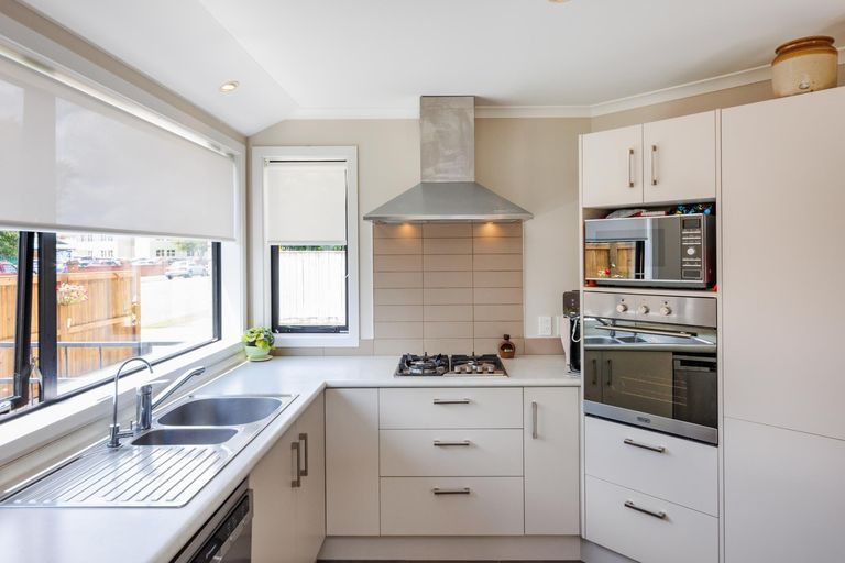 Photo of property in 28 Heretaunga Street, Palmerston North, 4414