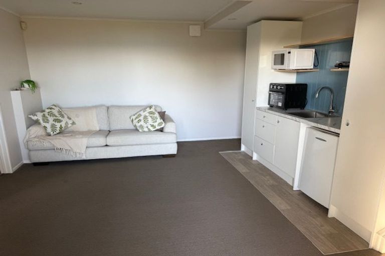 Photo of property in 266 Whangaparaoa Road, Red Beach, 0932