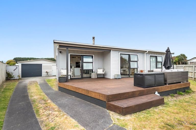 Photo of property in 1 Colenso Place, Otaki Beach, Otaki, 5512