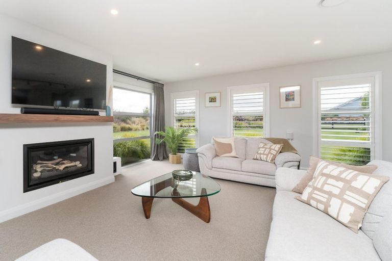 Photo of property in 9 Paterson Lane, Kelvin Grove, Palmerston North, 4470
