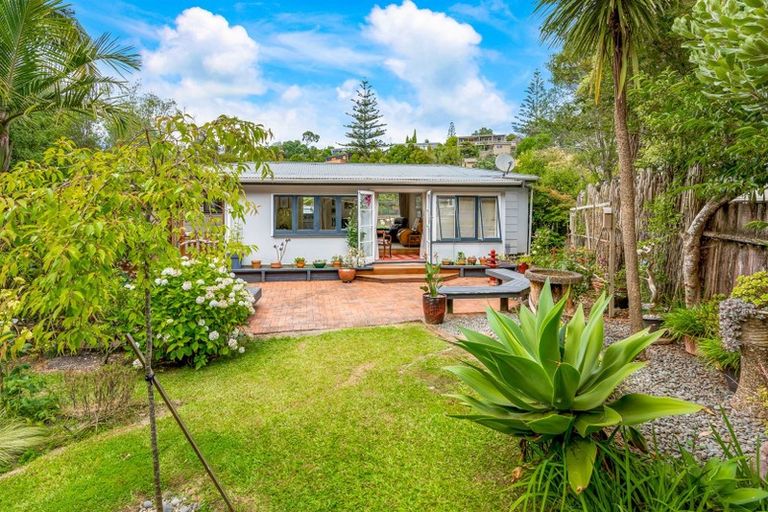 Photo of property in 13 Awaruku Road, Torbay, Auckland, 0630
