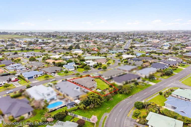 Photo of property in 15 San Priamo Place, Paraparaumu Beach, Paraparaumu, 5032