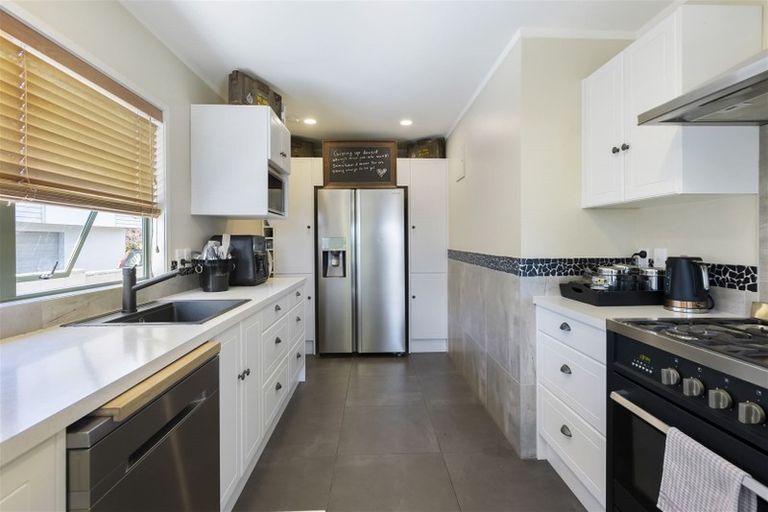 Photo of property in 1315 Whangaparaoa Road, Army Bay, Whangaparaoa, 0930