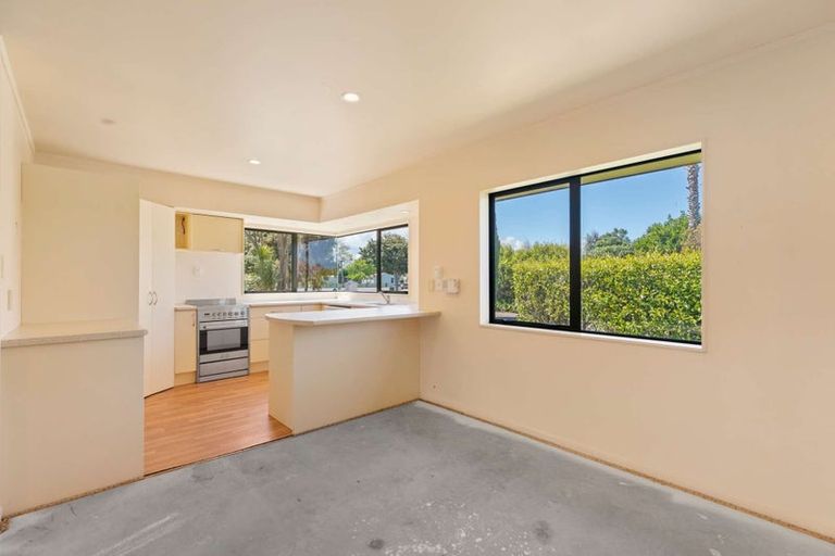 Photo of property in 10 Magnolia Drive, Waiuku, 2123