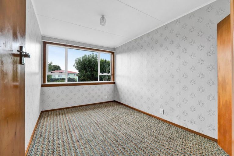 Photo of property in 9 Bone Crescent, Hawera, 4610