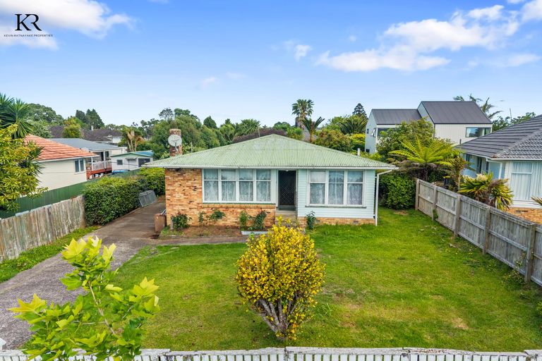 Photo of property in 53 Waipani Road, Te Atatu Peninsula, Auckland, 0610