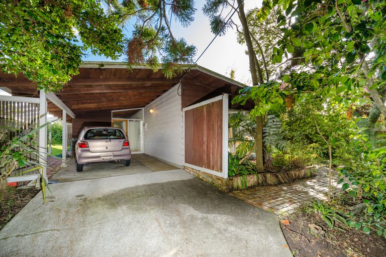 Photo of property in 64 Tiroroa Avenue, Te Atatu South, Auckland, 0610