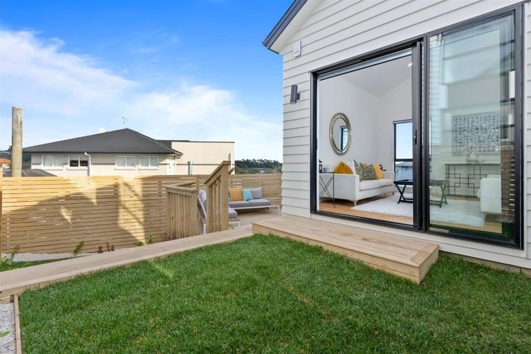 Photo of property in 1b Lemon Grove Lane, Greenhithe, Auckland, 0632