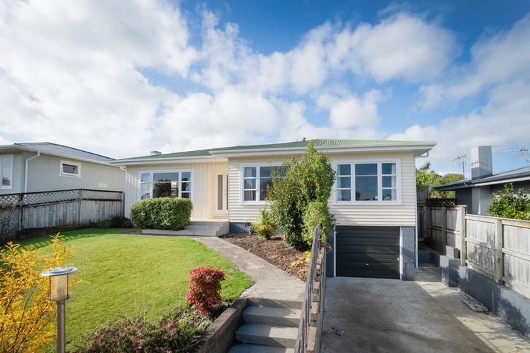 Photo of property in 6 Swansea Street, Hokowhitu, Palmerston North, 4410