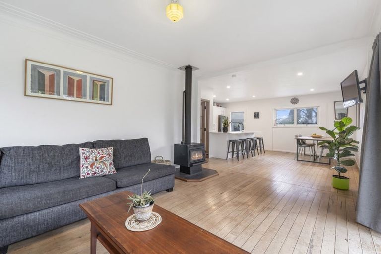 Photo of property in 36 Yeovil Road, Te Atatu Peninsula, Auckland, 0610