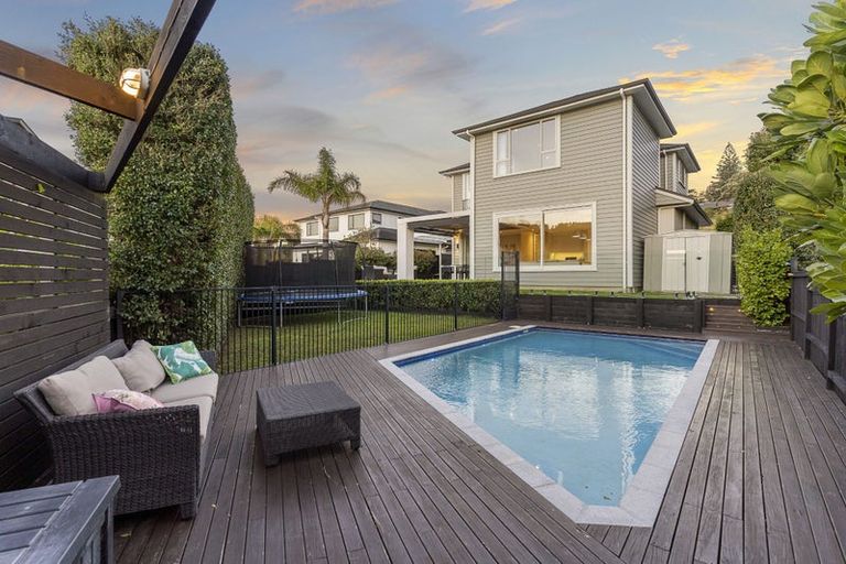 Photo of property in 8 Verley Rise, East Tamaki Heights, Auckland, 2016