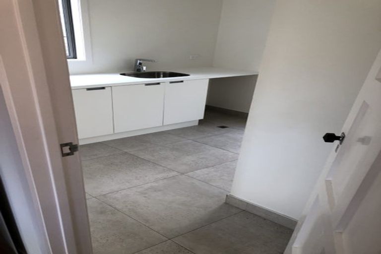 Photo of property in 24b Rossiter Crescent, Westown, New Plymouth, 4310