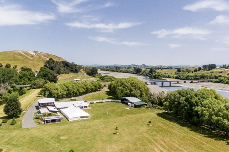 Photo of property in 797 Pourerere Road, Omakere, Waipawa, 4271