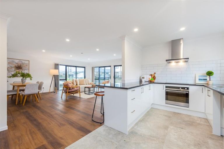 Photo of property in 48 Black Beech Crescent, Takanini, 2110