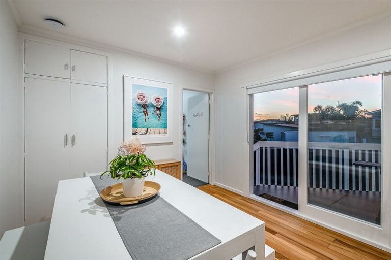 Photo of property in 2/232 East Coast Road, Forrest Hill, Auckland, 0620