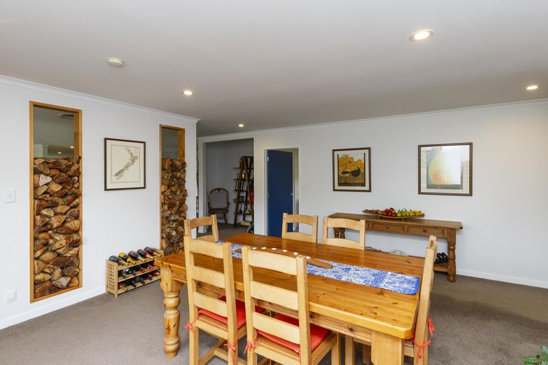 Photo of property in 57 Waicola Drive, Fitzherbert, Palmerston North, 4471