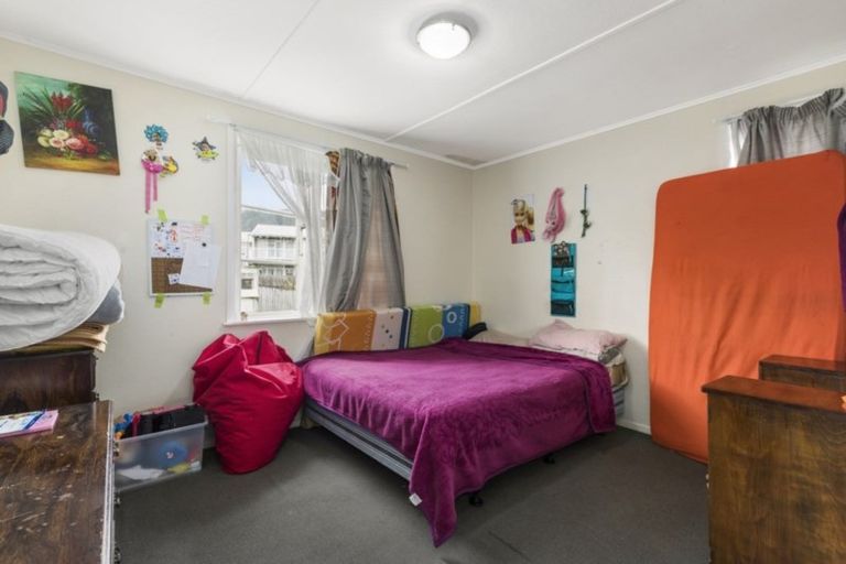 Photo of property in 17 Strand Crescent, Naenae, Lower Hutt, 5011