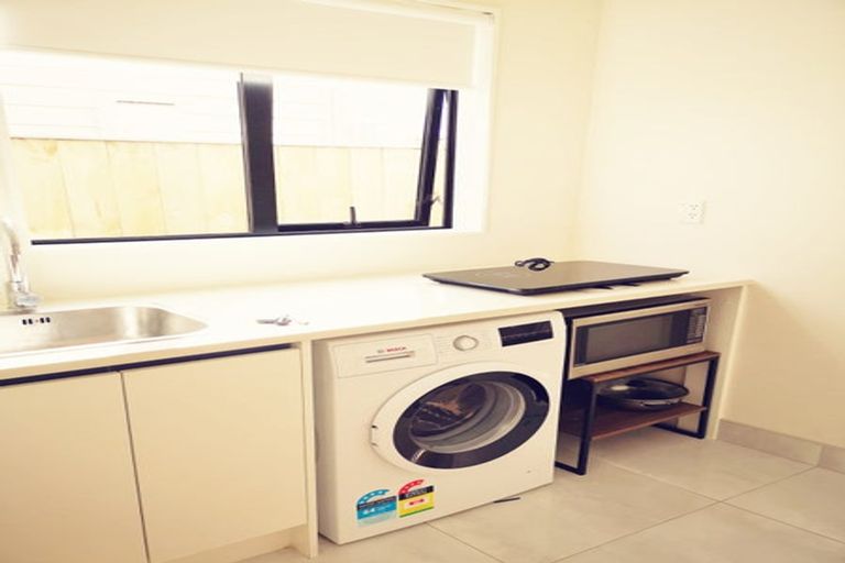 Photo of property in 4 Wyon Way, Flat Bush, Auckland, 2016