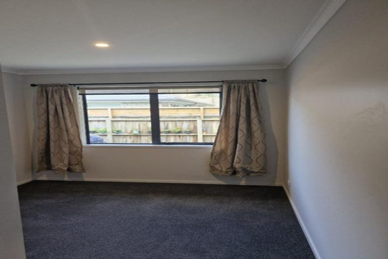 Photo of property in 12 Nukuroa Close, Waitara, 4320
