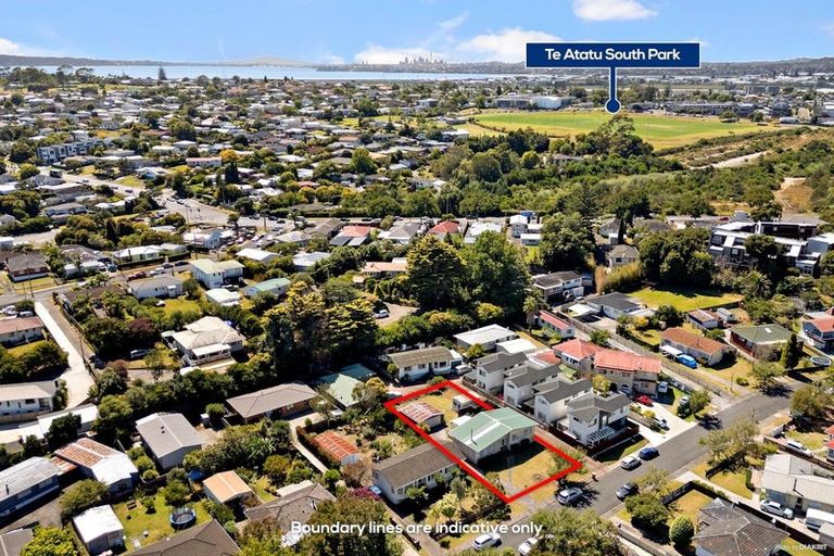 Photo of property in 50 Chilcott Road, Henderson, Auckland, 0612