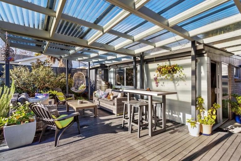 Photo of property in 195 Centaurus Road, Saint Martins, Christchurch, 8022