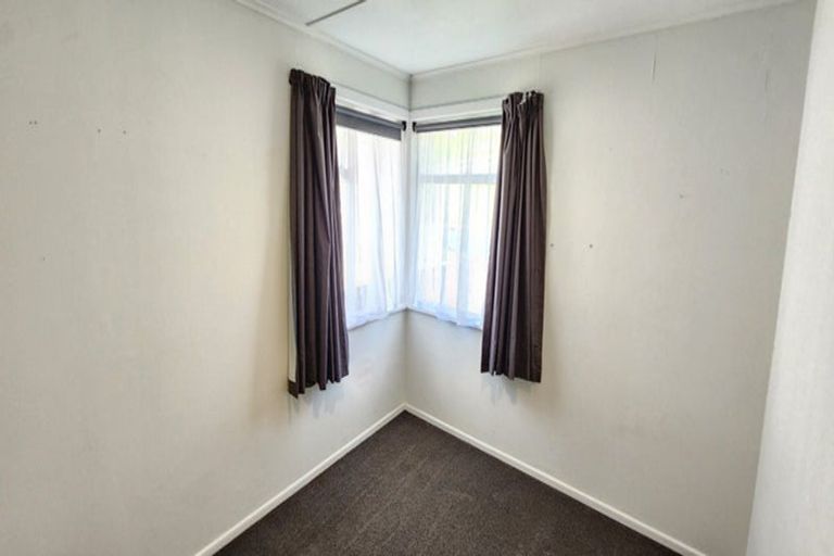 Photo of property in 57 Awanui Street, Merrilands, New Plymouth, 4312
