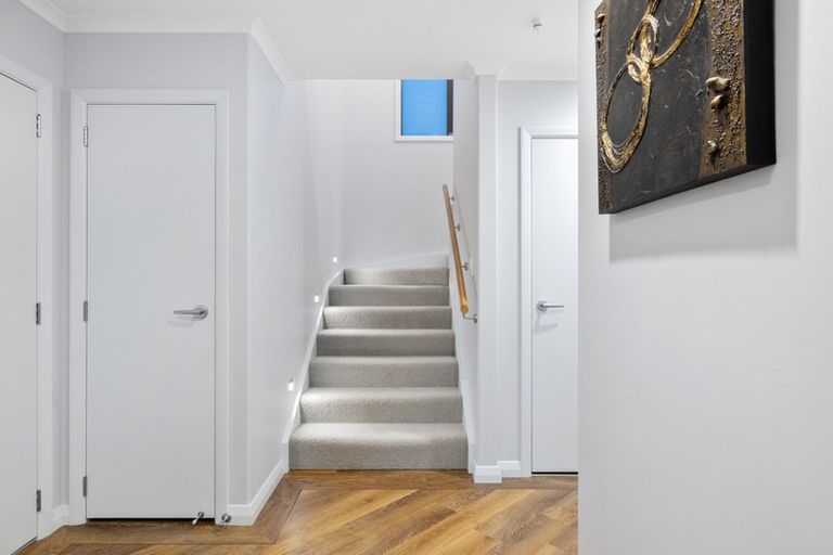 Photo of property in 1 Holcombrooke Lane, Welcome Bay, Tauranga, 3175